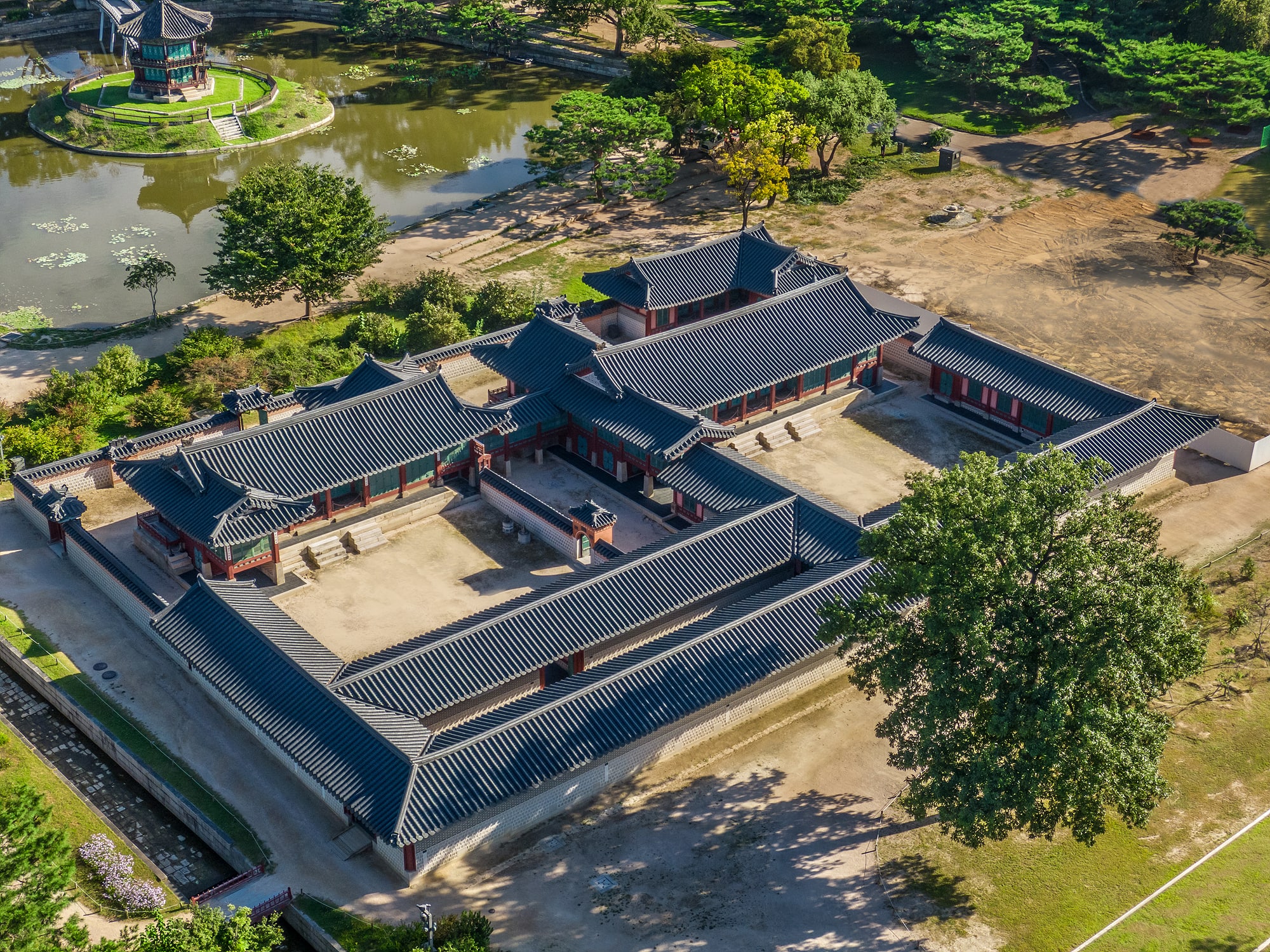 Hamhwadang Hall and Jipgyeongdang Hall