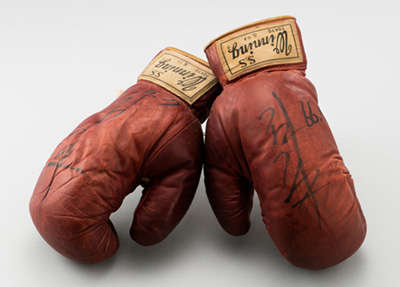 Glove of Kim Gi-soo, first world champion boxer of Korea