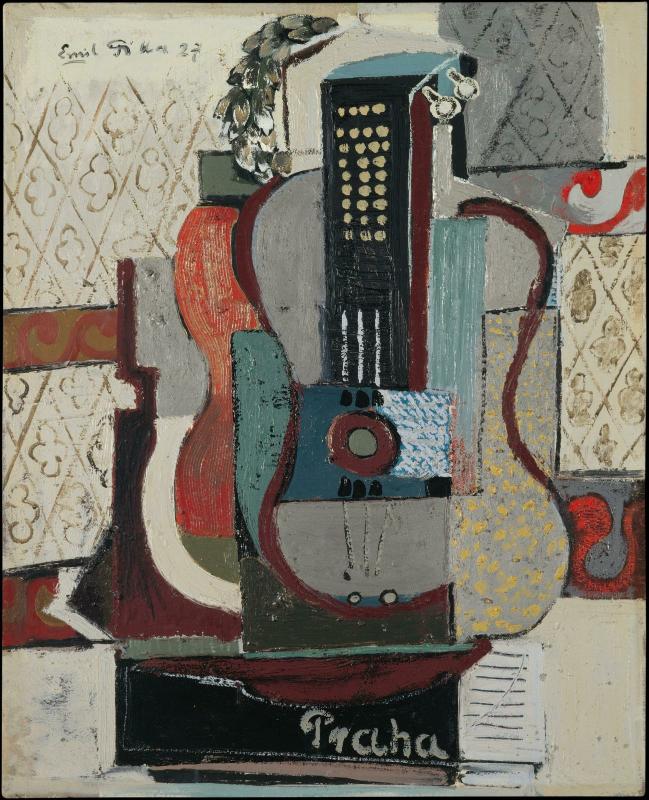 Guitare accrochée au mur