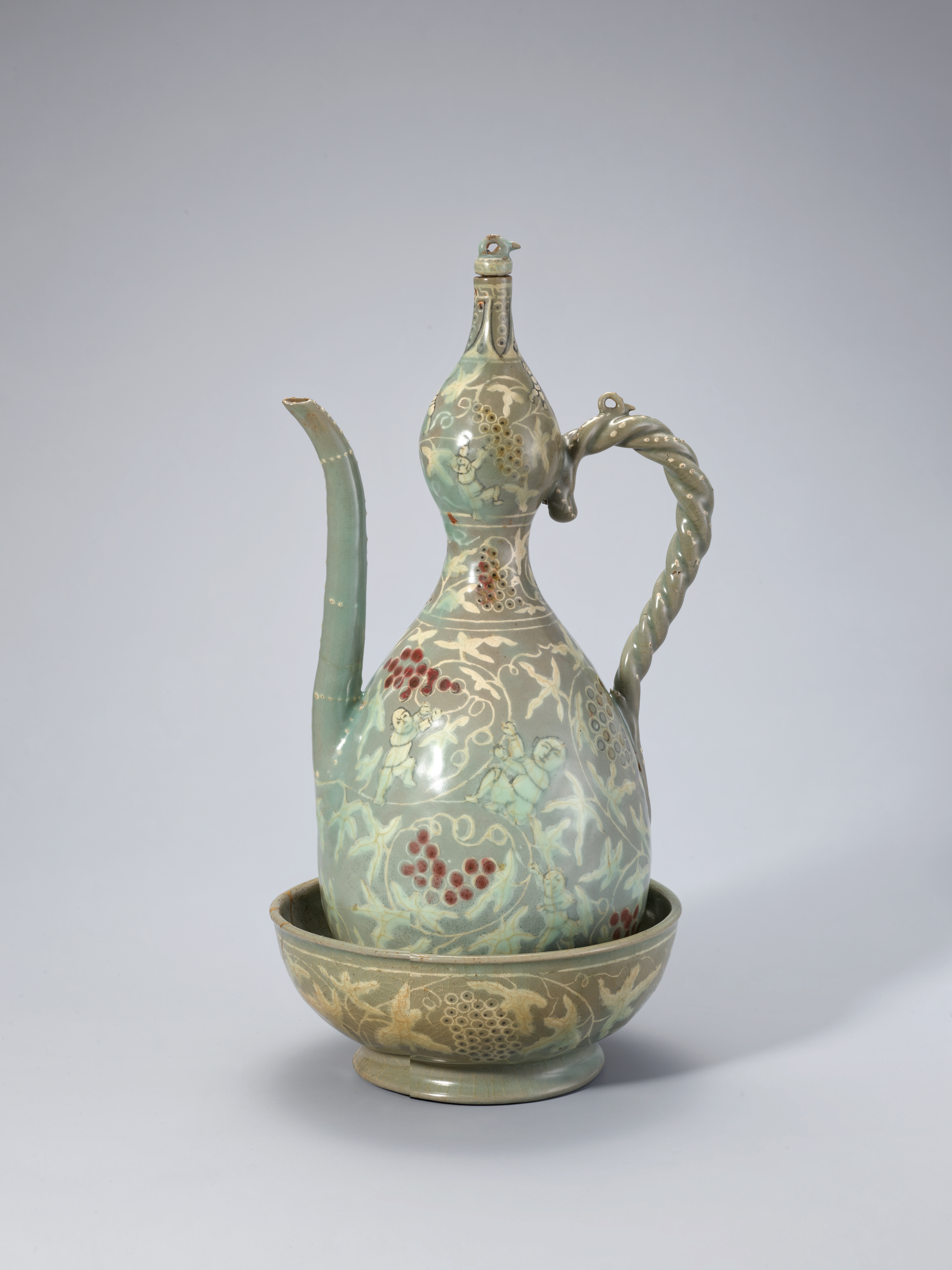 청자 상감·동화 포도·동자무늬 주자와 받침