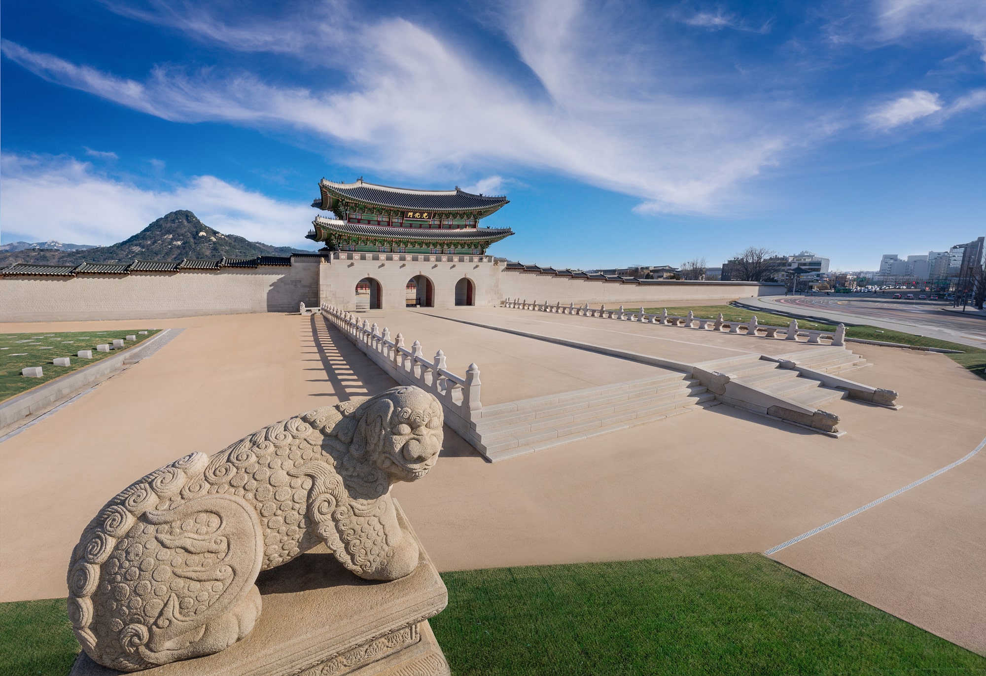 Gwanghwamun Woldae and Haechi