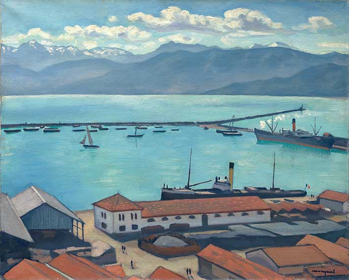 햇빛을 받는 알제리의 부지 항구