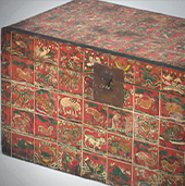 Storage Box Decorated with Painted Ox-horn Plates