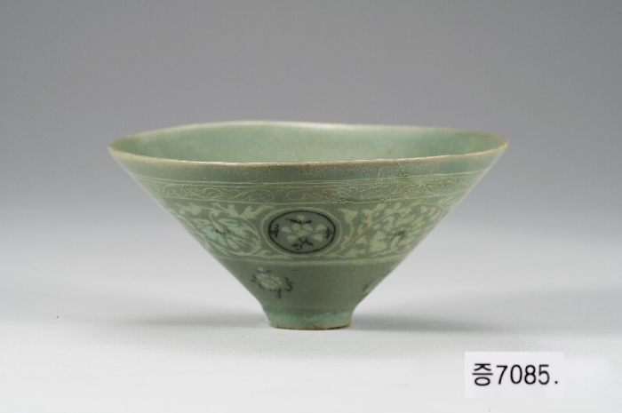 청자 동자 모란 무늬 완