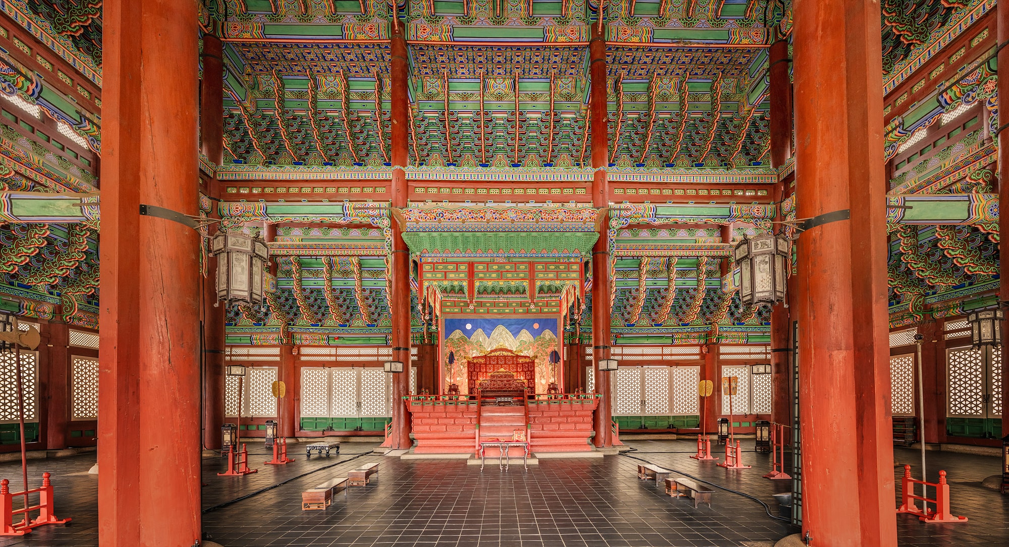 Geunjeongjeon Details: Throne, Sun-Moon-Five-Peaks Screen, and Rank Stones