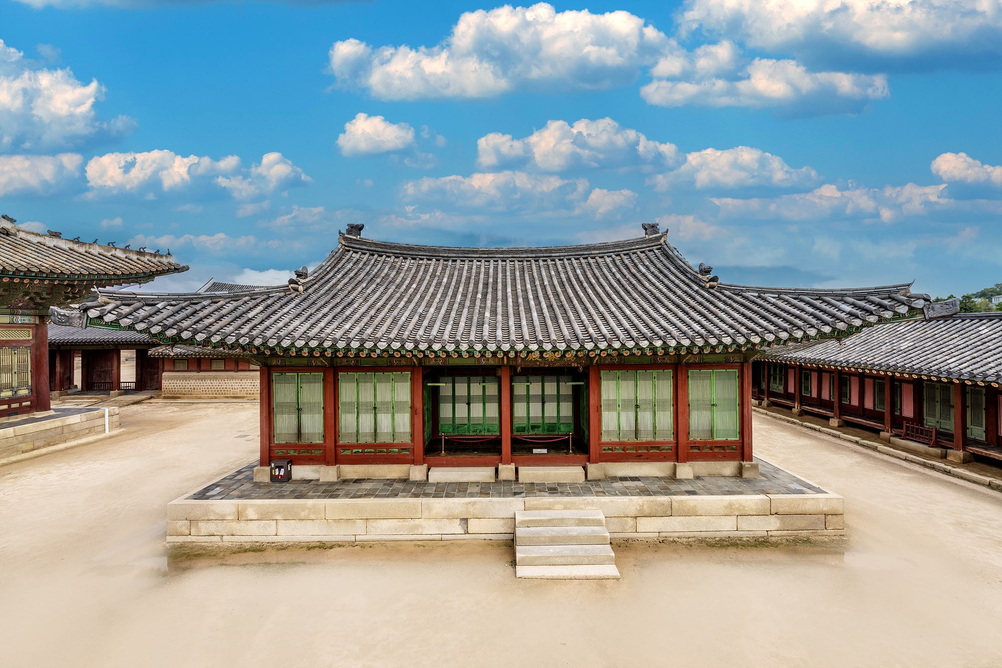 Manchunjeon and Cheonchujeon Halls